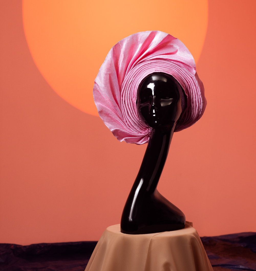 Angelina Swann-Pink fan gele