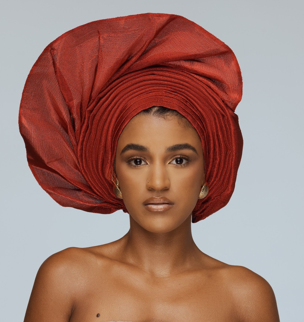 Angelina Swann-Red fan gele