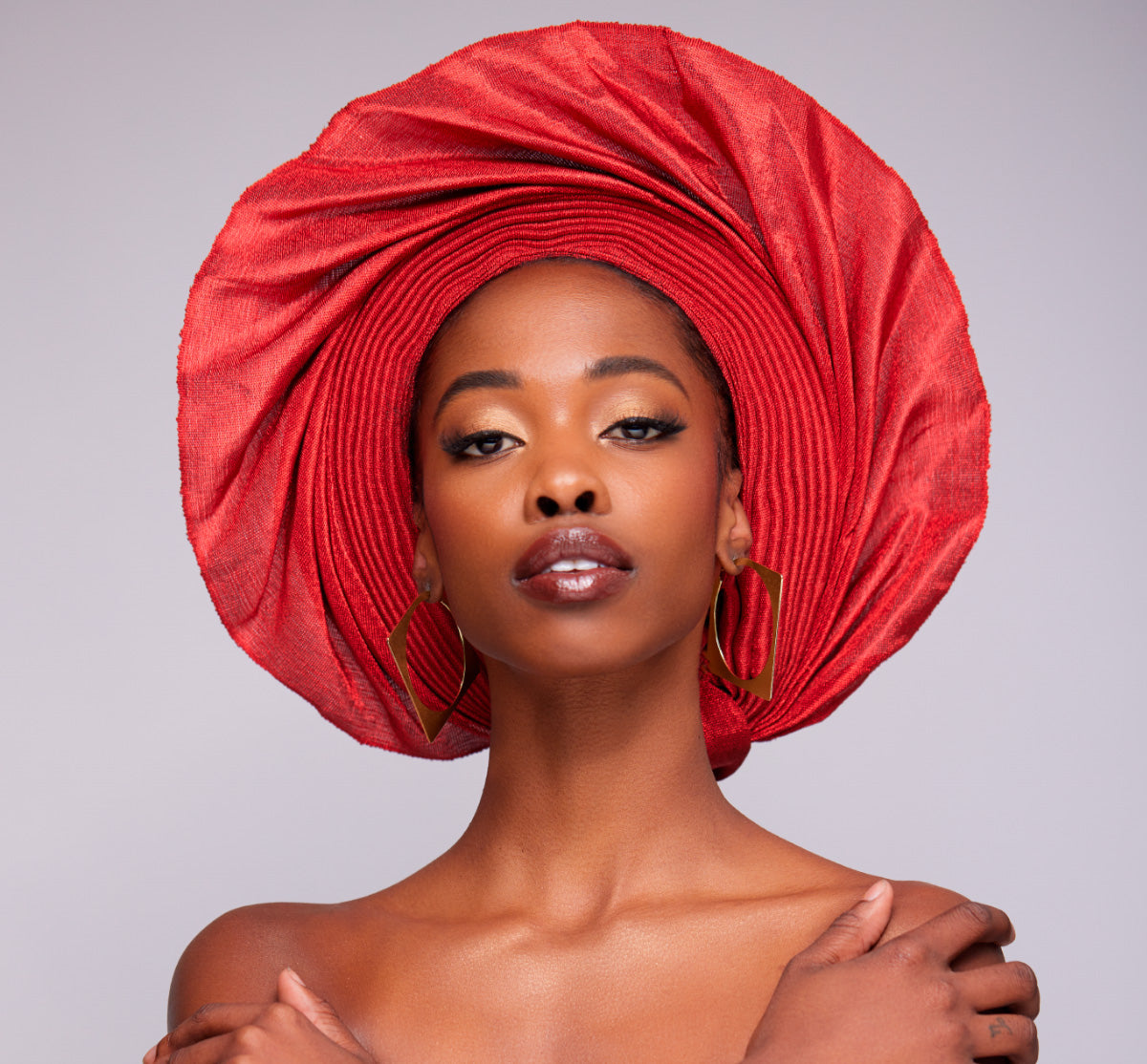 Angelina Swann Red spiral fan gele