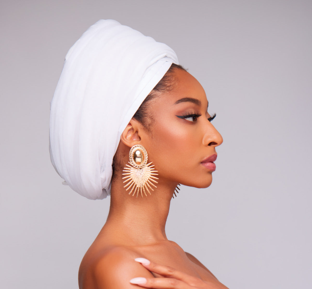 Angelina Swann White auto gele