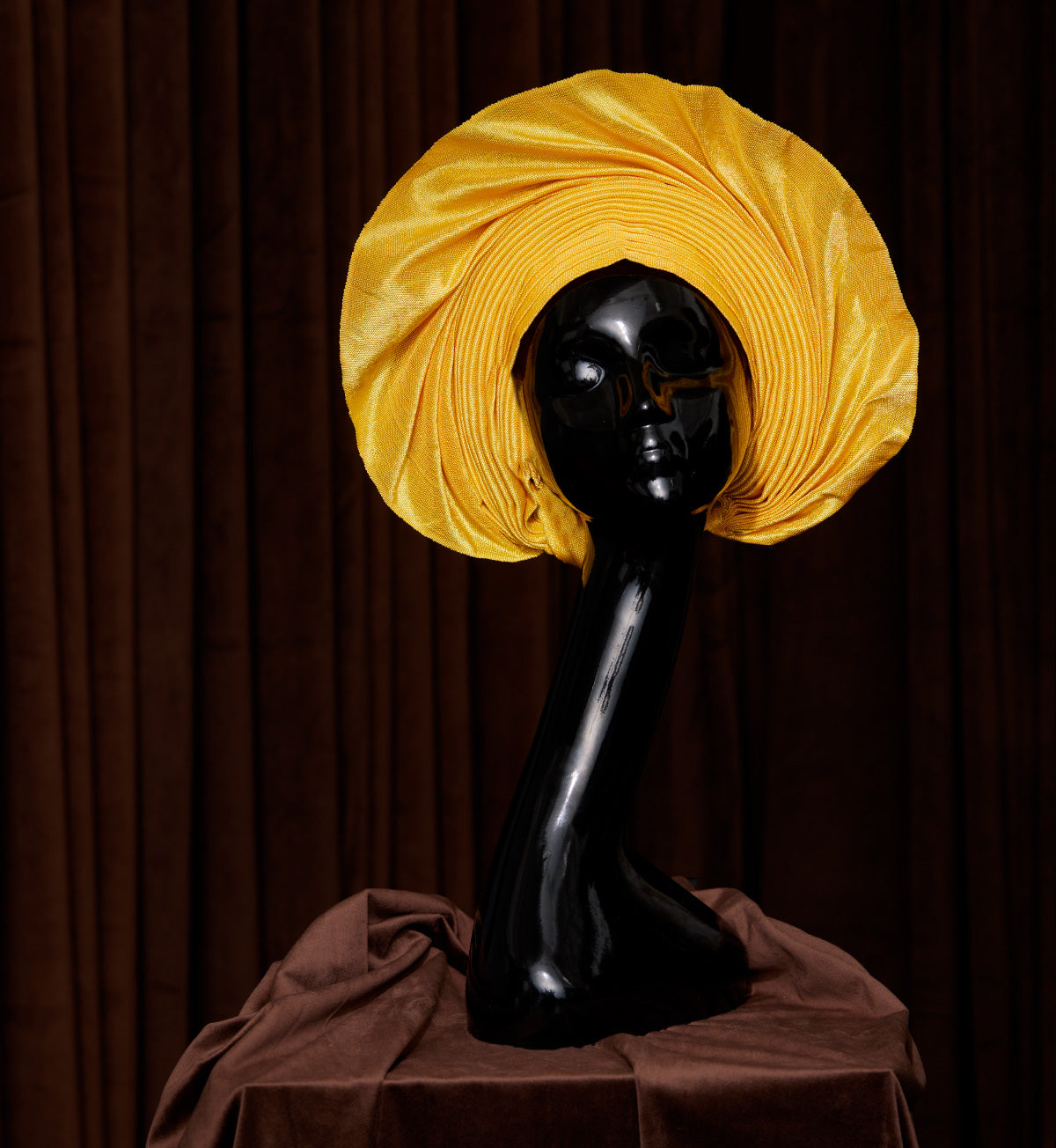 Angelina Swann Yellow spiral fan autogele