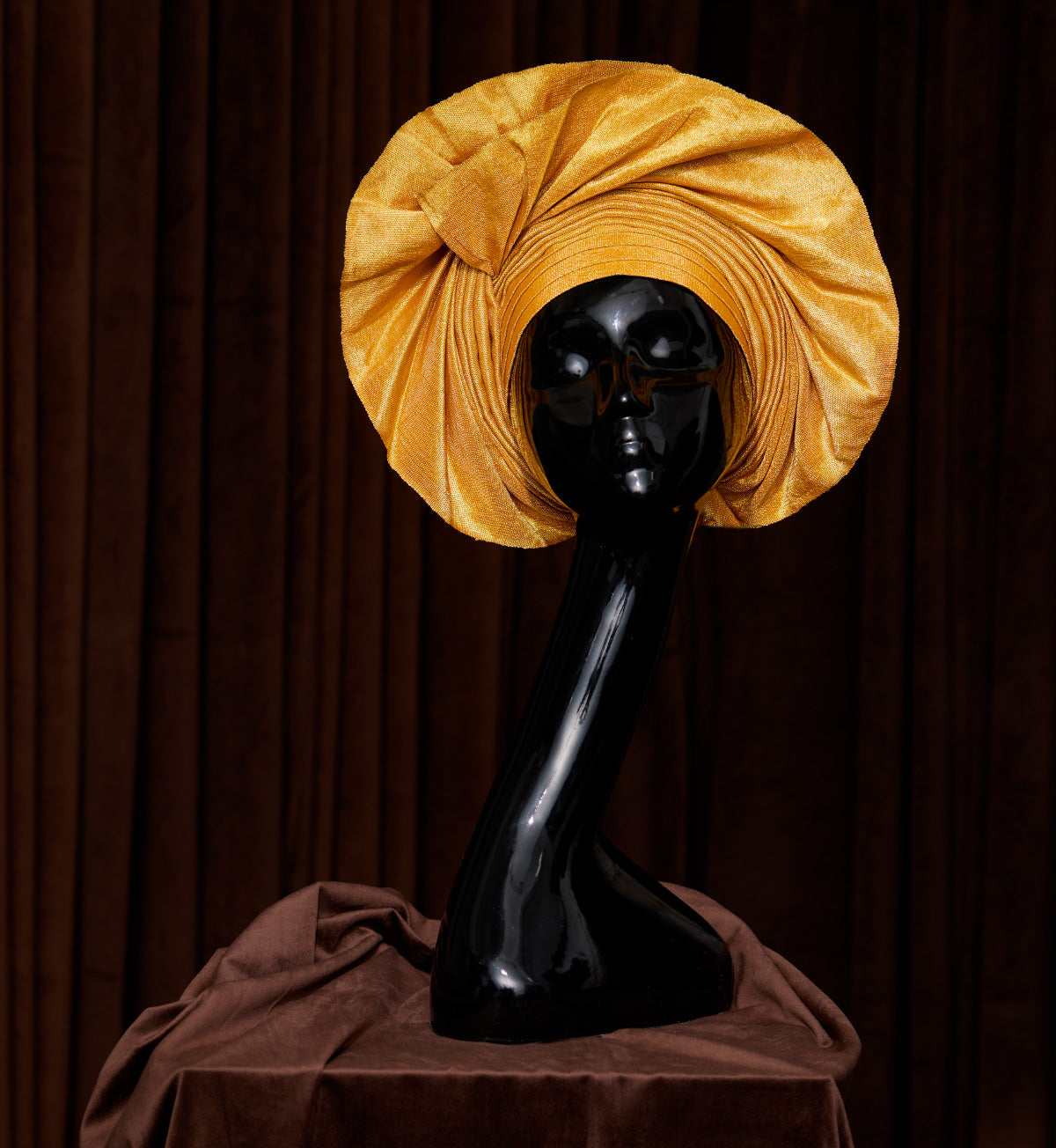 Angelina Swann large fan auto gele
